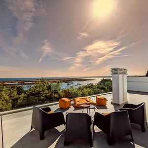 https://ria-breezin-by-jhonvillas.hotelaalgarve.com