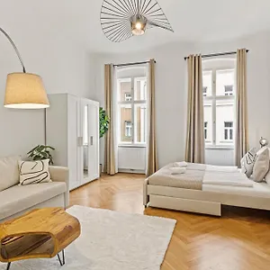 Cozy - 4 Min U6 Josefstaedterstrasse Vienna
