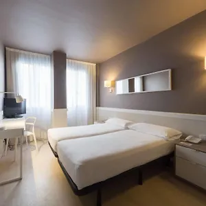 vizitați hotelul